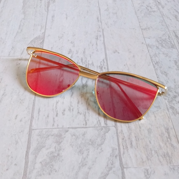 New Women's Fashion Polarized Sunglasses With UV Protection - Red Lenses - Picture 2 of 7